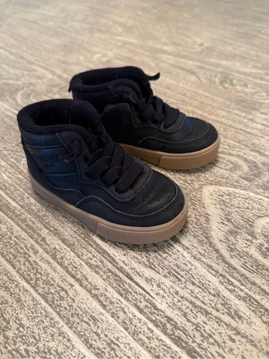 Osh Kosh Boys Kids Black High-Top Sneakers with Gum Sole