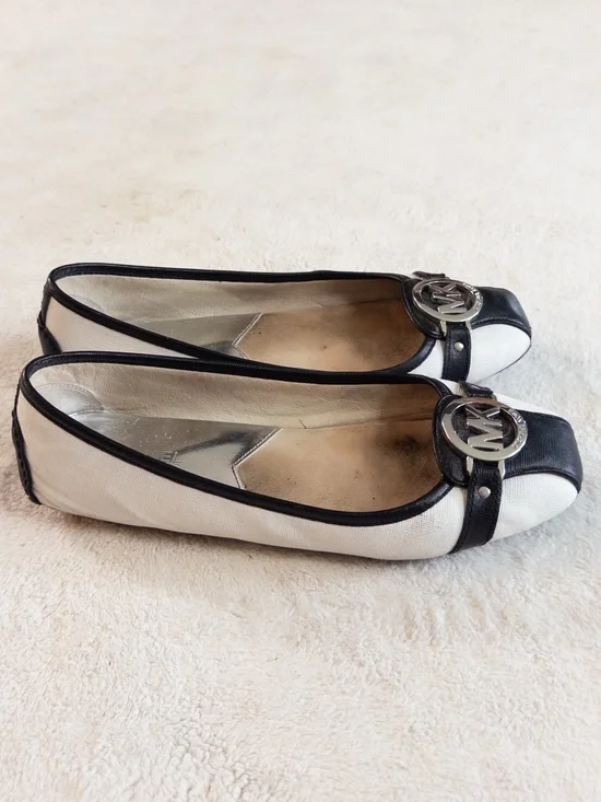 Michael Kors White & Black Logo Ballet Flats Women’s Size 9.5