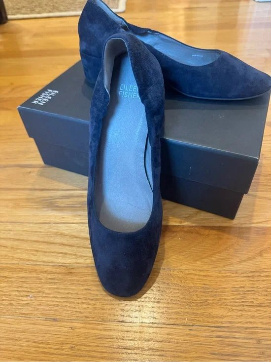 Eileen Fisher Navy Suede Round-Toe pumps