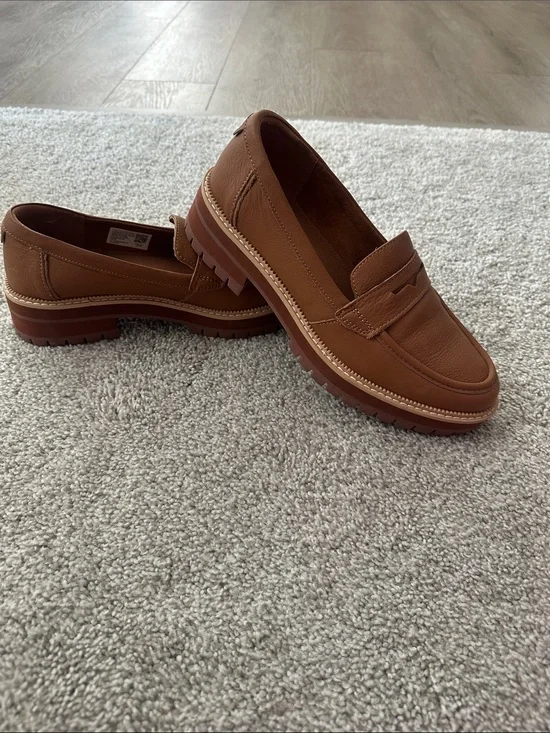 TOMS Cara Penny Loafer size 8.5