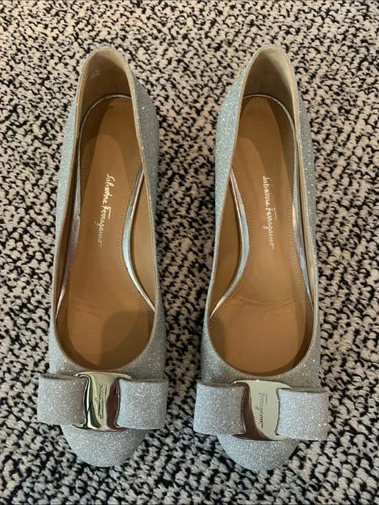 NWT Salvatore Ferragamo Silver Glitter Varina Bow Flats with Logo Plate 71/2