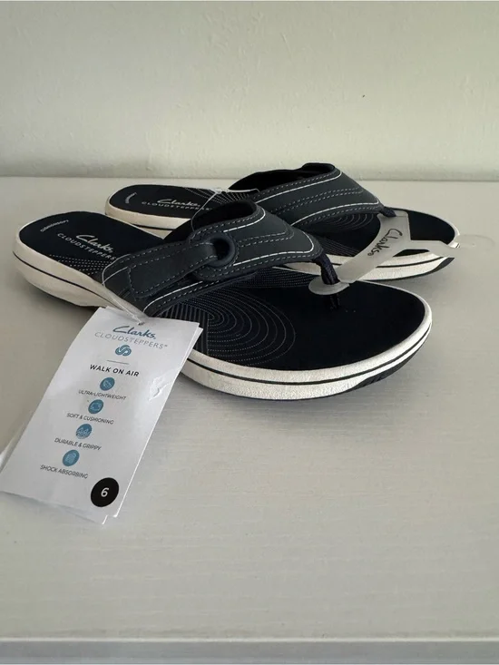 Clarks Cloudsteppers Black and White Thong Sandals