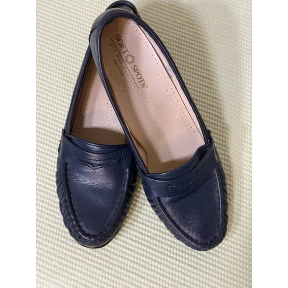 Women Soft Spots Navy Leather Loafers  Size 10 Medium USA Comfort Preppy Classy