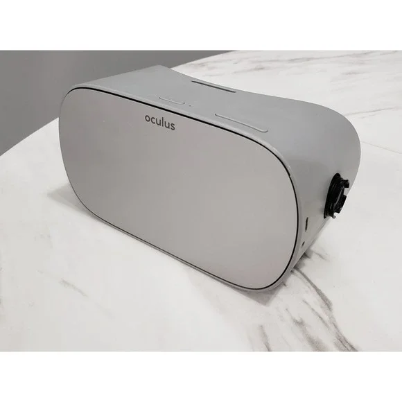 INCOMPLETE Meta Oculus Go Standalone VR‎ Headset Only (Parts/Repair) POWERS ON