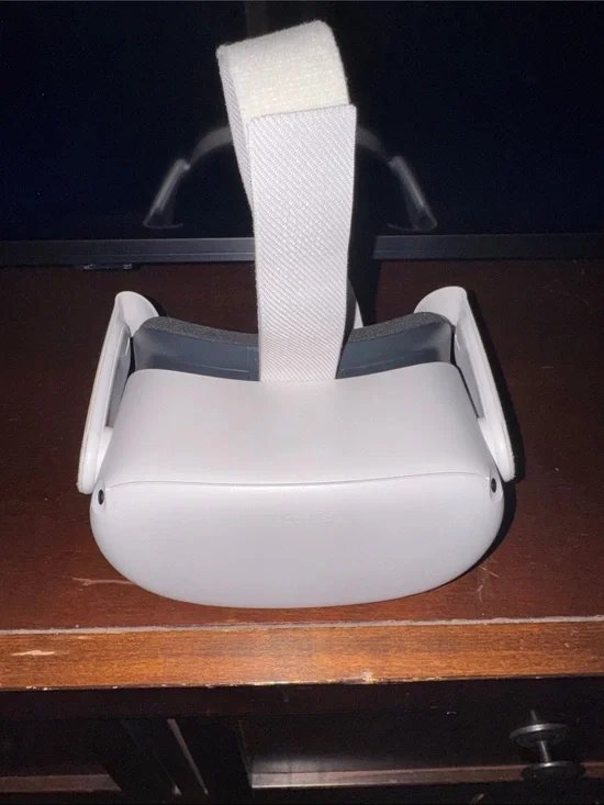 Oculus Standalone VR Headset in White