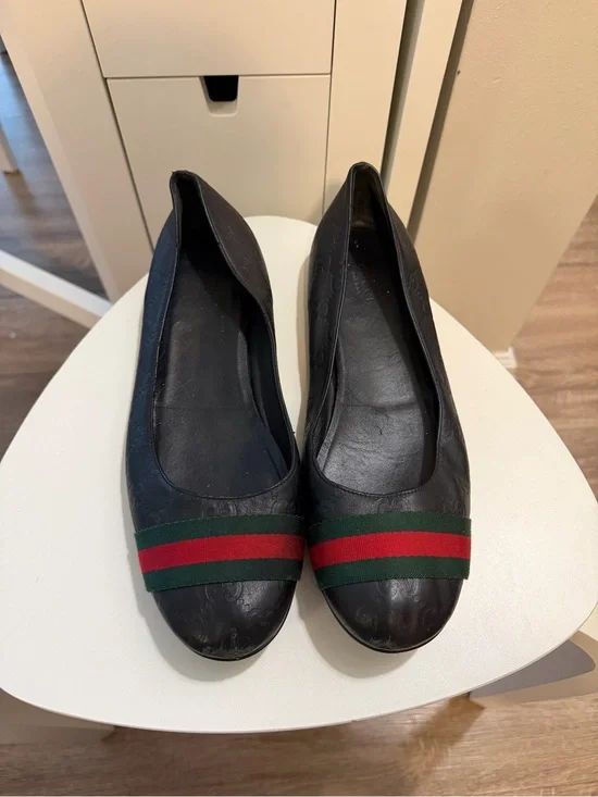 Gucci Guccisima Black Leather Flats with Red and Green Web Stripe