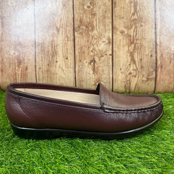 SAS Siesta Loafers Womens Size 9 Medium Burgundy Leather Comfort Slip On