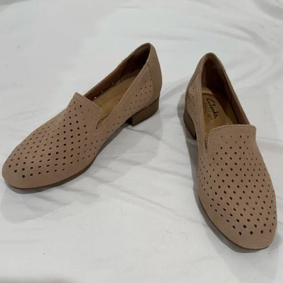 Clarks Juliet Hayes Perforated Suede Loafers‎ Sand 6M