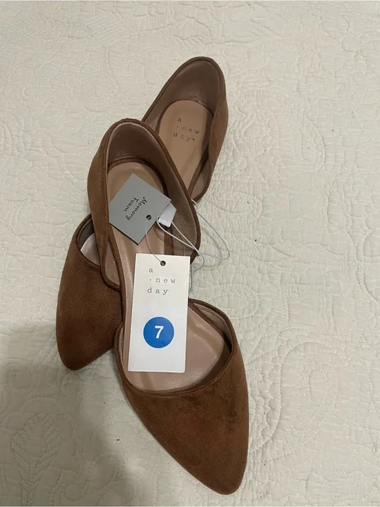 Chestnut Suede Pointed Toe Flats - Women-BNWT-Size 7