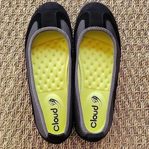 CLOUD 9 rounded toe flat shoes.  Black gray.  Size 10 M
