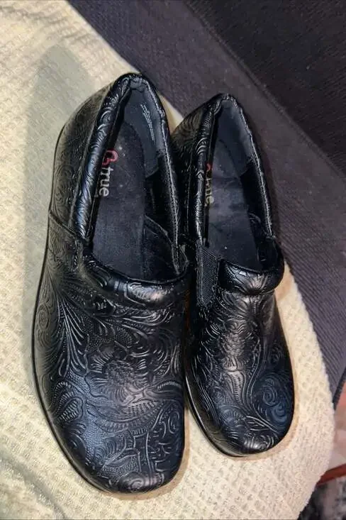 Btrue By Baretraps Womens Closed Toe Work Slip-On Shoe Size 7 Western Embossed