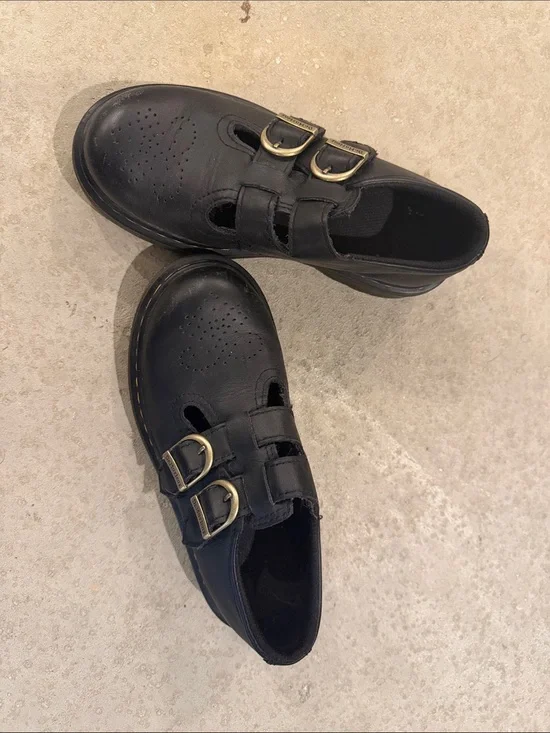 Dr. Martens kids Mary Jane’s dang near brand new size 1