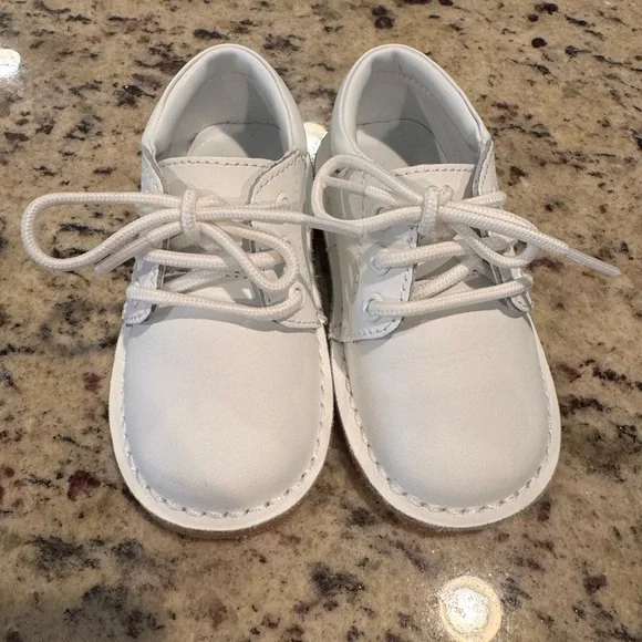 L’AMOUR Classic White Leather Lace-Up Dress Shoes for Boys - Size 6