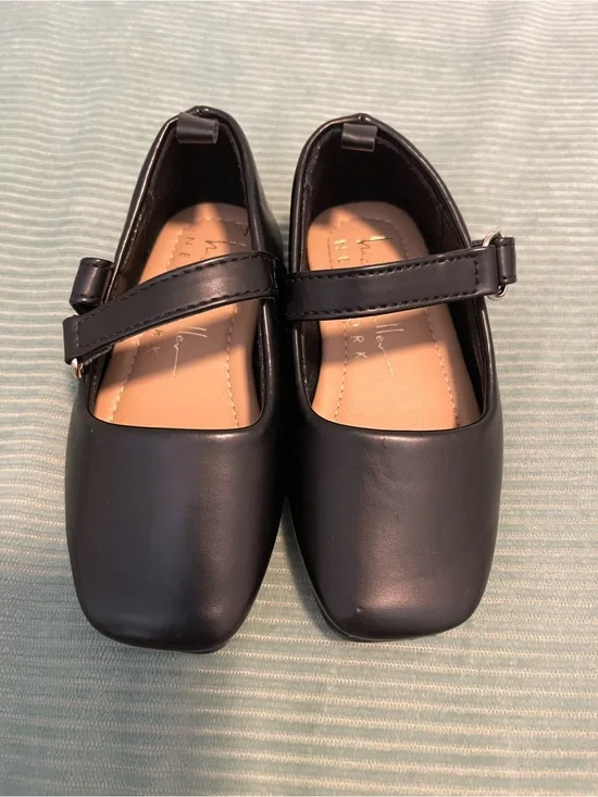 Toddler shoes size 5 - Nicole Miller Mary Jane’s