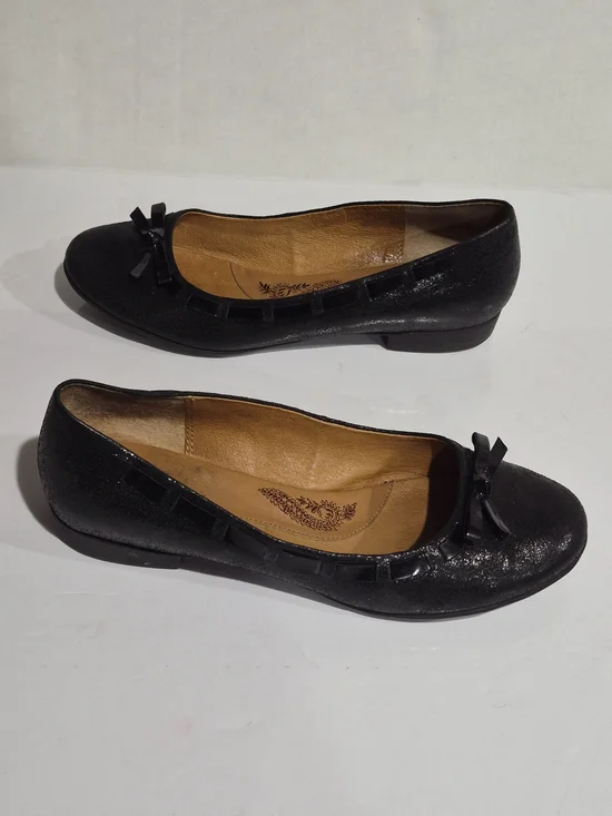 SOFFT Women's Black  Ballet Flats with Bow Design, Size 11M
