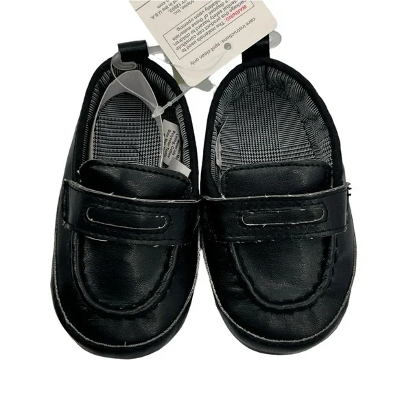 NWT Luvable Friend’s Black Crib Booties Size 12-18 Months