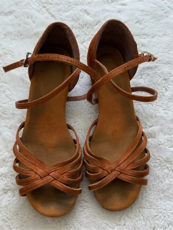 Girls dancing shoes size 6