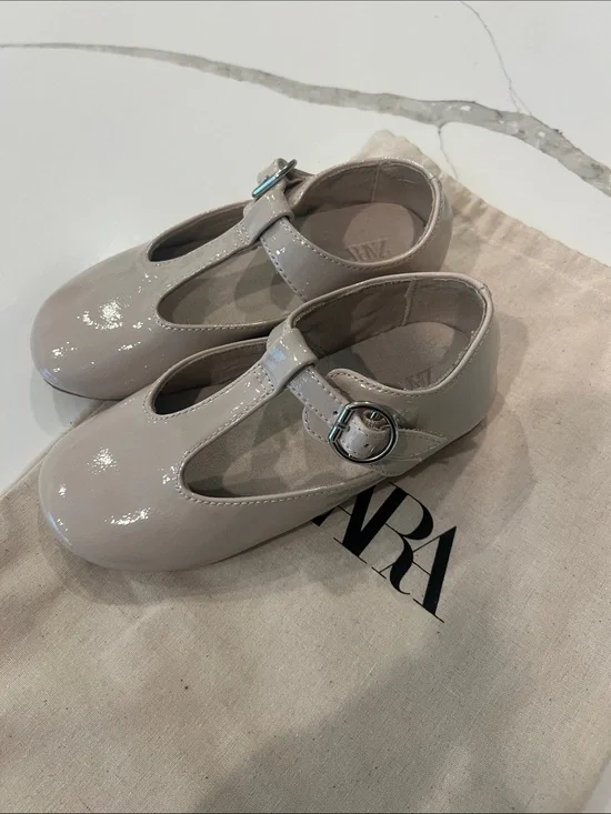Zara Girls Patent T-Strap Mary Jane Shoes in Light Taupe