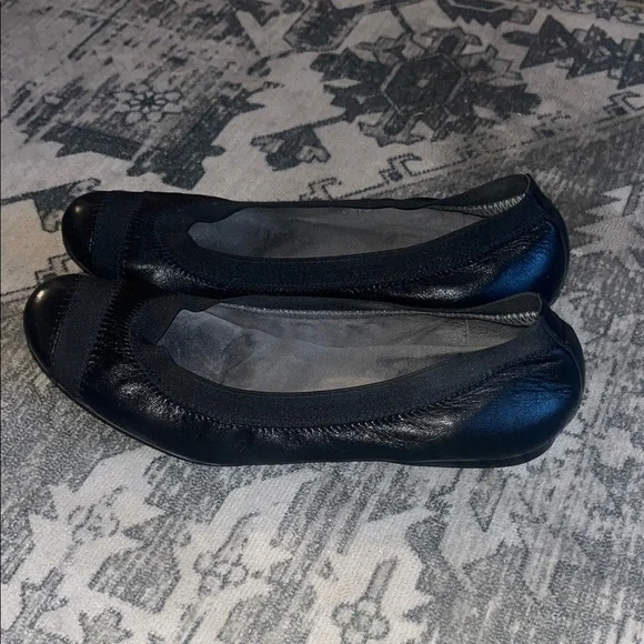 Stuart Weitzman women’s Black Leather Flats size 6.5