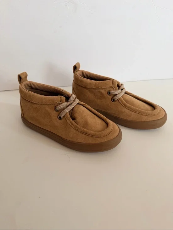 Boys Fall Suede Moccasin-Style Low Top Sneakers in Camel
