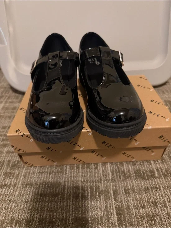 Mix No. 6 Black Patent T-Strap Mary Jane Kids Shoes  Box included   Girls size 5