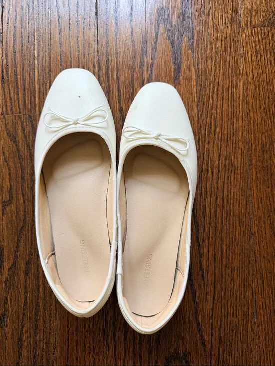 Women’s White Ballet Flats with Bow