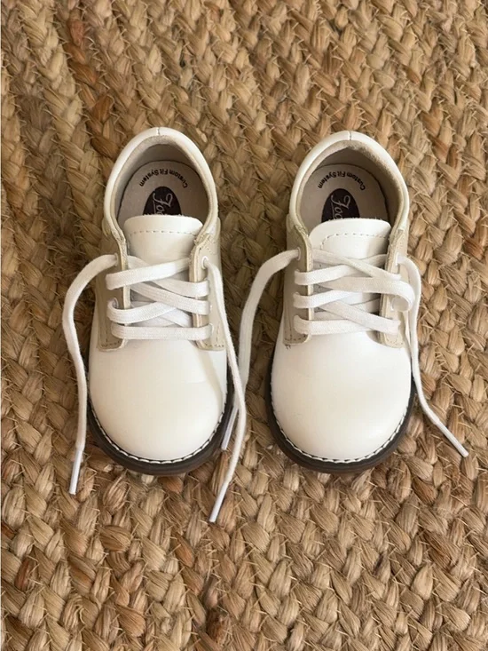 Footmates Cheer boys ecru white saddle shoes size 5.5