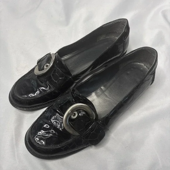 Stuart Weitzman Womens 8.5M Black Alligator Patent Leather Loafers Silver Buckle