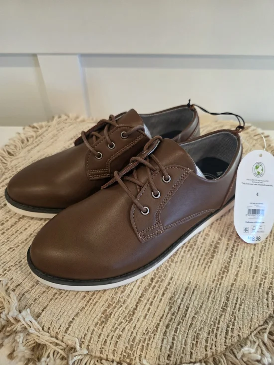 NWT wonder nation Big Boys Size 4 Boys Brown Dress Lace-Up Shoes