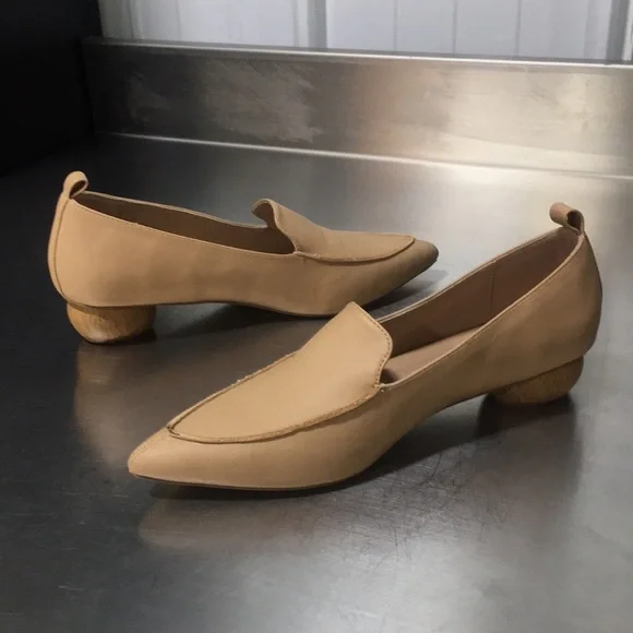 New WB Woman’s‎ Journee Collection Tan Women's Loafers