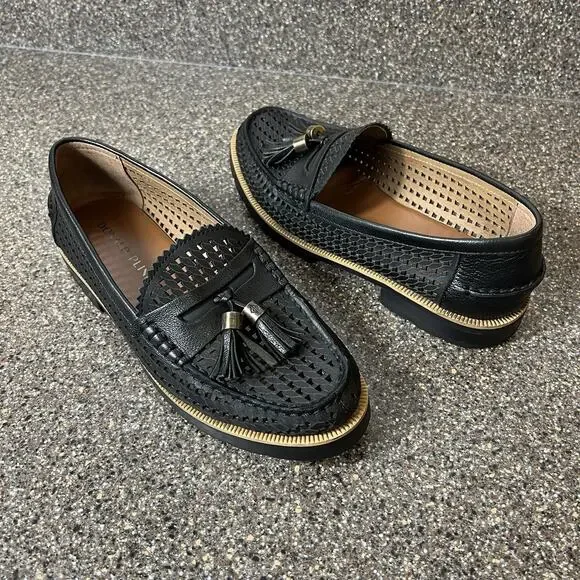 Donald Pliner Womens 7M Black Leather Flats Comfort Casual Tasseled Cut Out Shoe