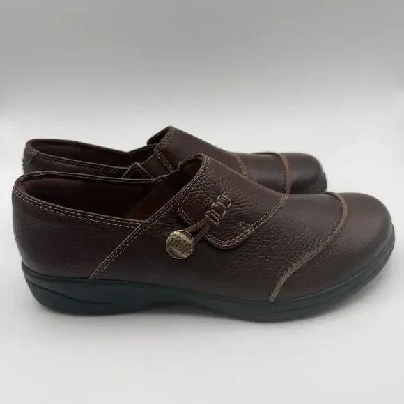 Clarks Cora Poppy‎ Brown Leather Women's Shoes Sz 7 M Button Loop Loafers