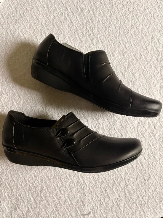 Clarks Everlay Romy Black Slip-On Leather Women’s‎ Loafers 8.5 New!