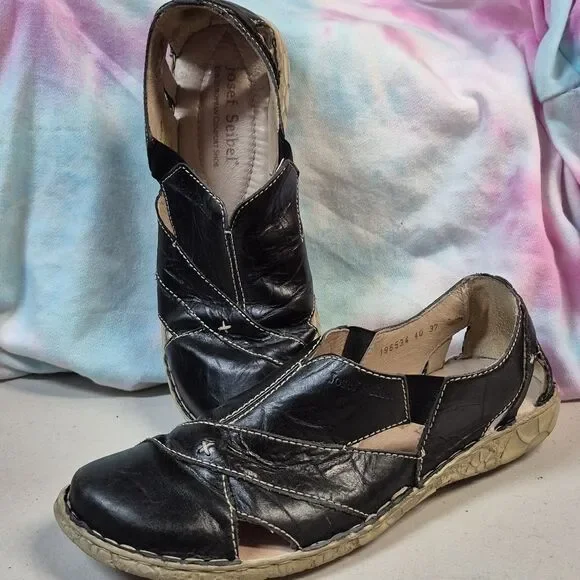 Josef Seibel Size 40 Black Leather Pull On Flat