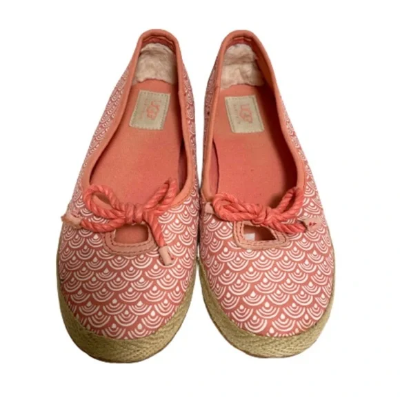Ugg Syleste women’s pink/ white scallope fabric espadrille ballet flats size 7.5
