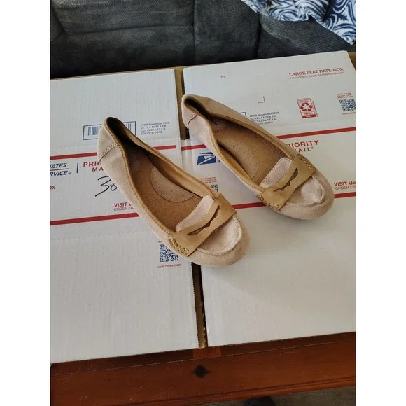 Merona Womens Tan Suede Penny Loafer Flats Leather Upper Beige Slip On‎ Size 8.5