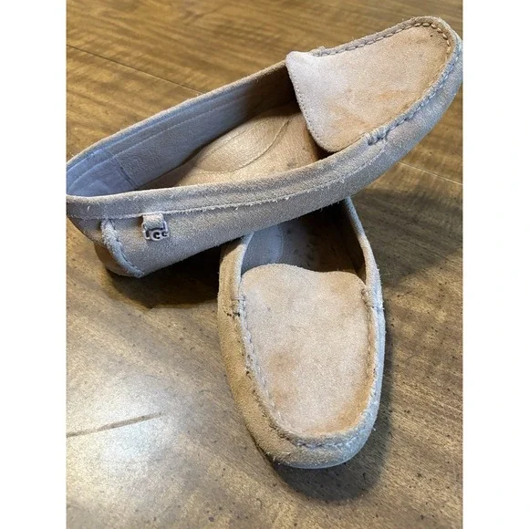 Used Ugg Soft Suede‎ Leather Tan Loafers Shoes Womens 10 Well Loved and Worn