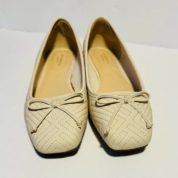 Liz Claiborne Womens 8.5 Flats Memory Foam Comfort Slip On Shoe Ivory bow