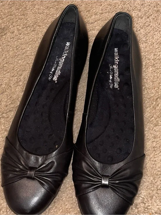 NEVER WORN, Rare size 13N leather ballet flats
