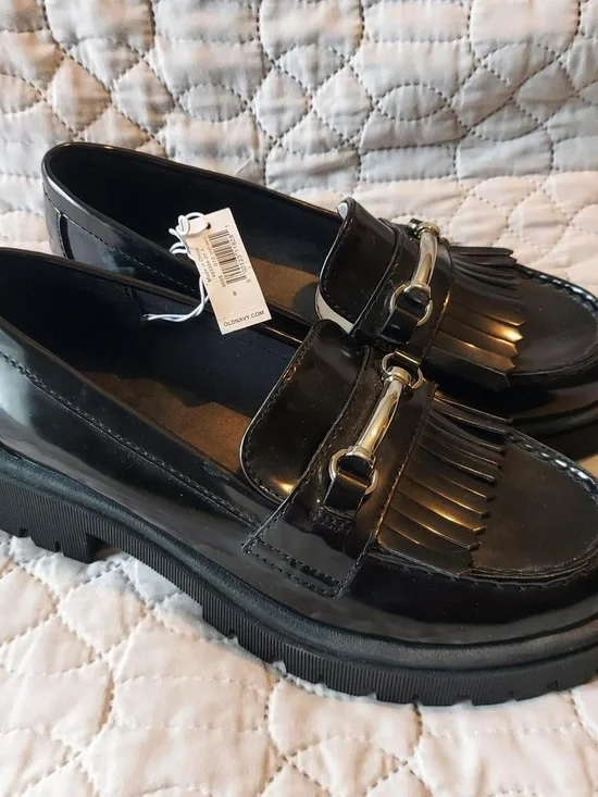 Women’s 6.5 Black Old Navy Loafer