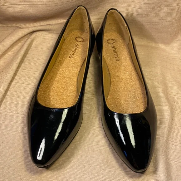 NWOT Ahimsa point toe cork footbed flats 2