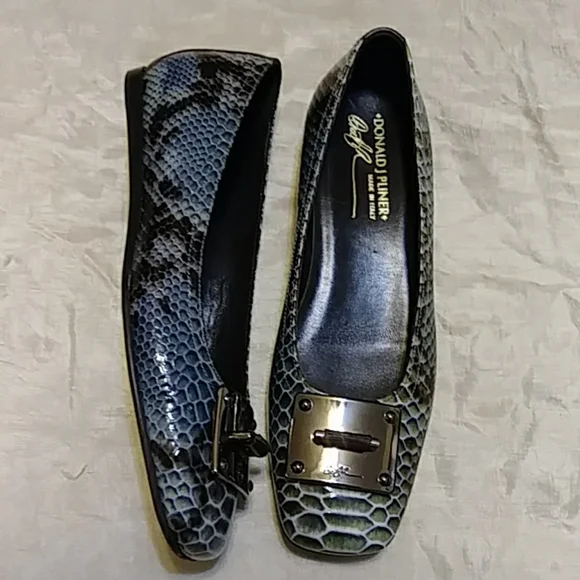 Donald J. Pliner Snakeskin Leather Flats