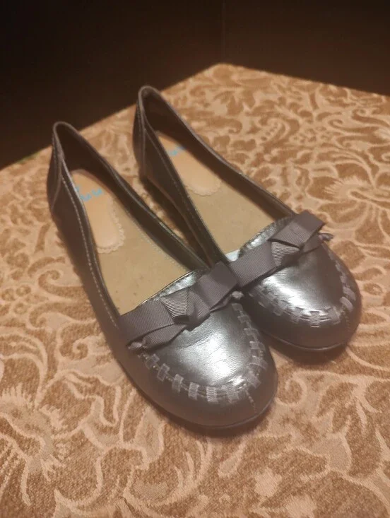 🌹🩶🌹Adorable Dark Pewter Metallic Leather & Grosgrain Ribbon Flats - 7.5M