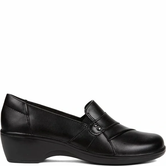 NEW!! Women's Clarks May Marigold Black Loafers Size 11M