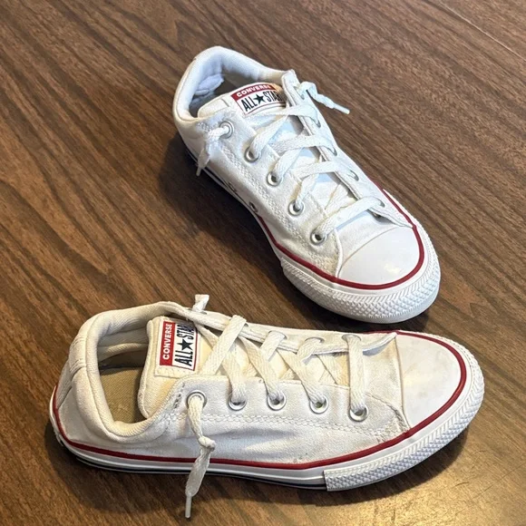 Converse White Low Top Youth Size 4 All Star Chuck Taylor Sneakers Shoes Unisex