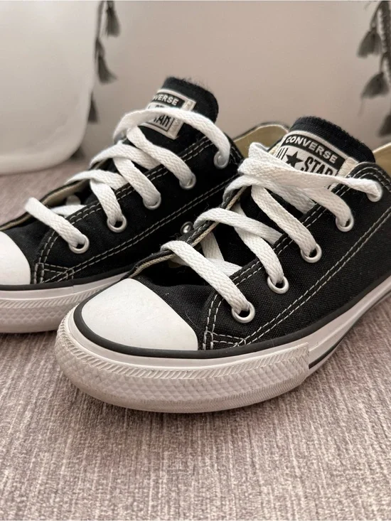 Converse Low Top Sneakers in Black and White Size 1