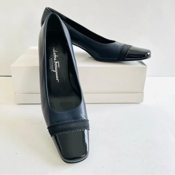 Ferragamo narrow 2A navy blue low pumps 8AA