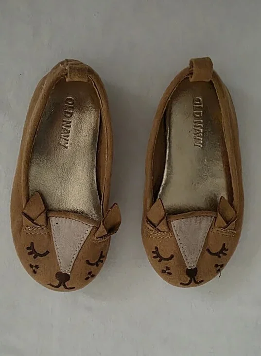 Old Navy Tan/Brown Girls' Fox Moccasins with Metallic Insole Size 5