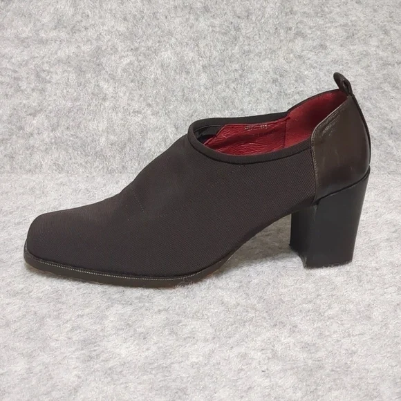Donald J Pliner Black Chunky Heel 8.5