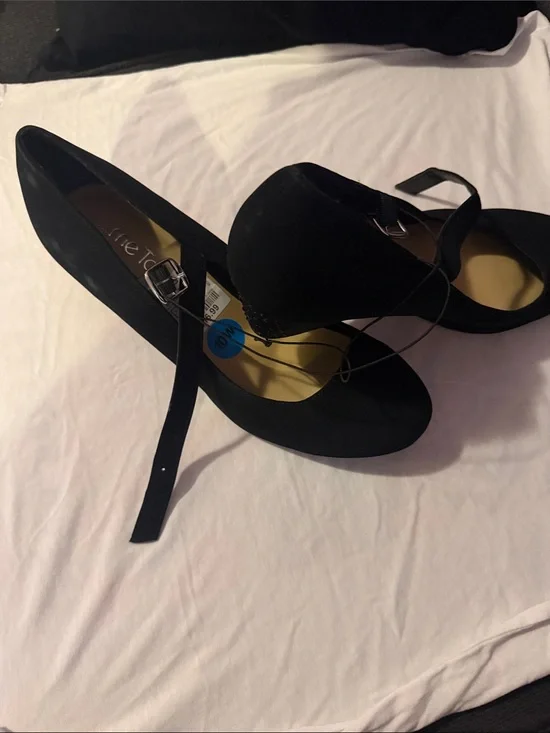 Black Ankle-Strap Women's Pumps